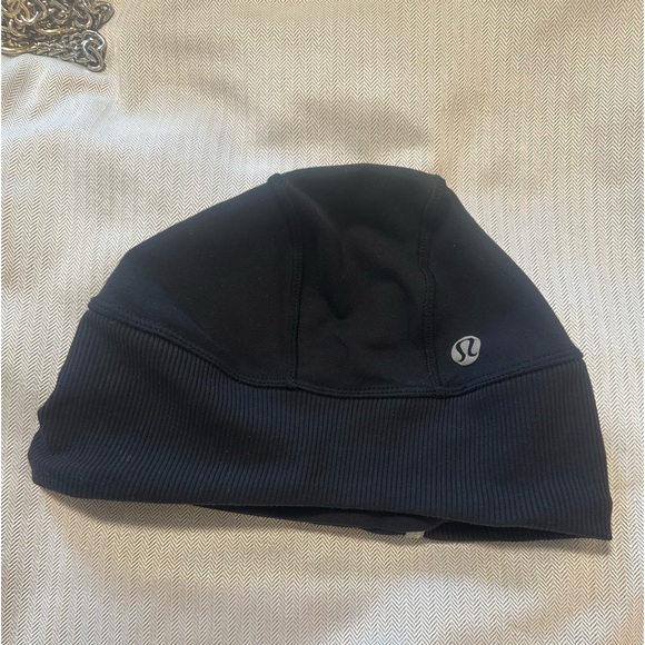 Lululemon Women’s Running Black Ponytail Beanie Hat . - Picture 2 of 4
